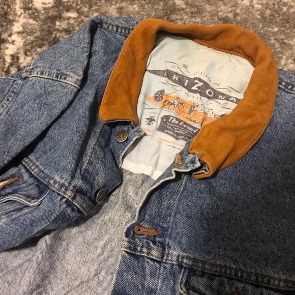 denim jacket with tan collar